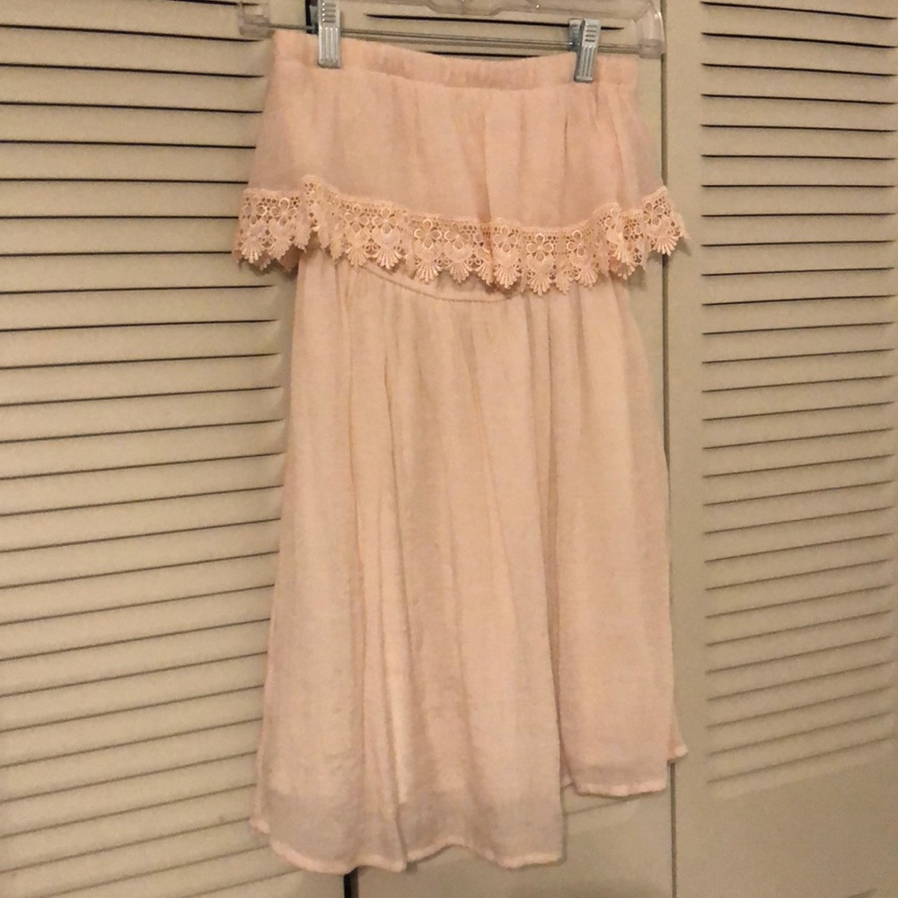 Flowy dress with lace detailing